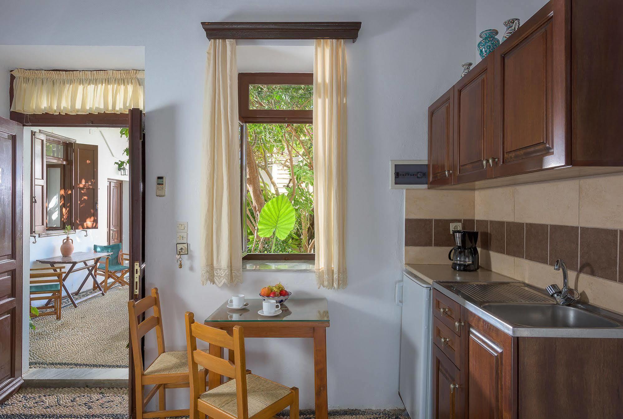 Erato Apartments Линдос Экстерьер фото
